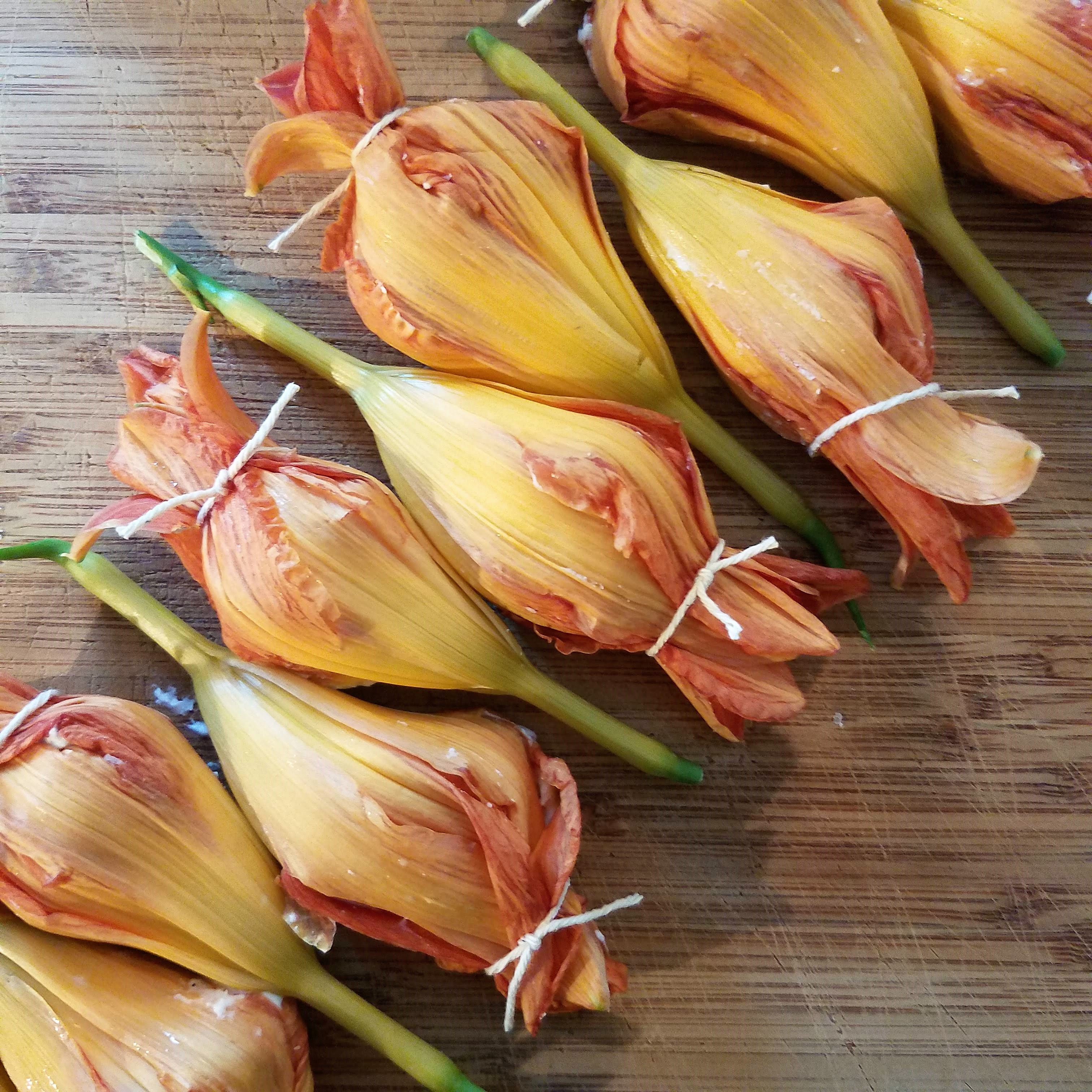 Stuffed day lilies, ready to fry