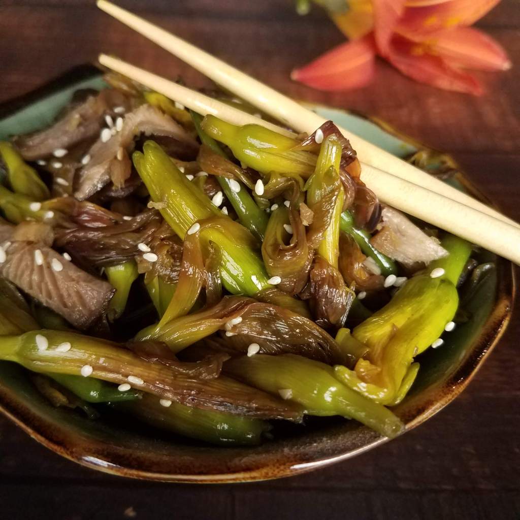 Daylily buds shine in this simple Asian stir fry